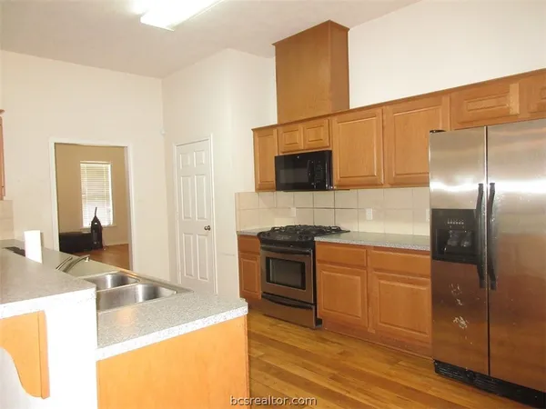 $2,100 | 1105 Hopewell Court, College Station, TX 77845