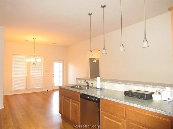 $2,100 | 1105 Hopewell Court, College Station, TX 77845