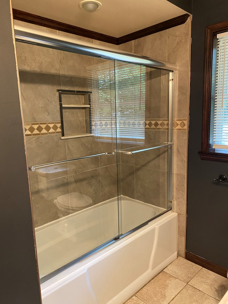 1609 4th Place Phenix City, AL 36869 - Photo 8 of 14 a bathroom with a bathtub