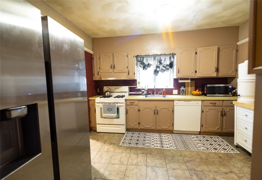 28 Sylvan Avenue Cranston, RI 02905 - Photo 17 of 32