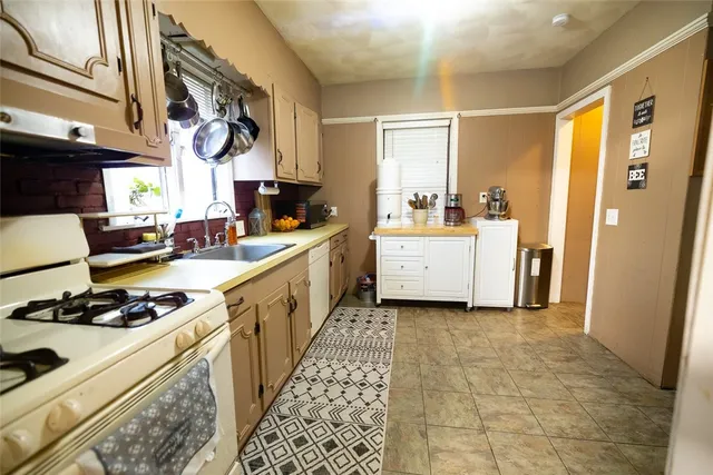 $419,000 | 28 Sylvan Avenue, Cranston, RI 02905