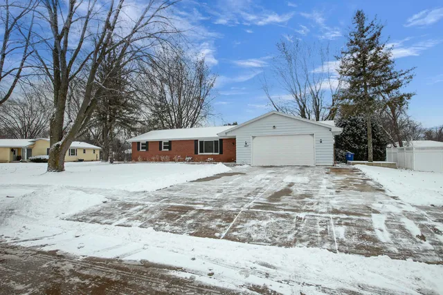 $295,000 | 1807 East Wisconsin Avenue, Kaukauna, WI 54130