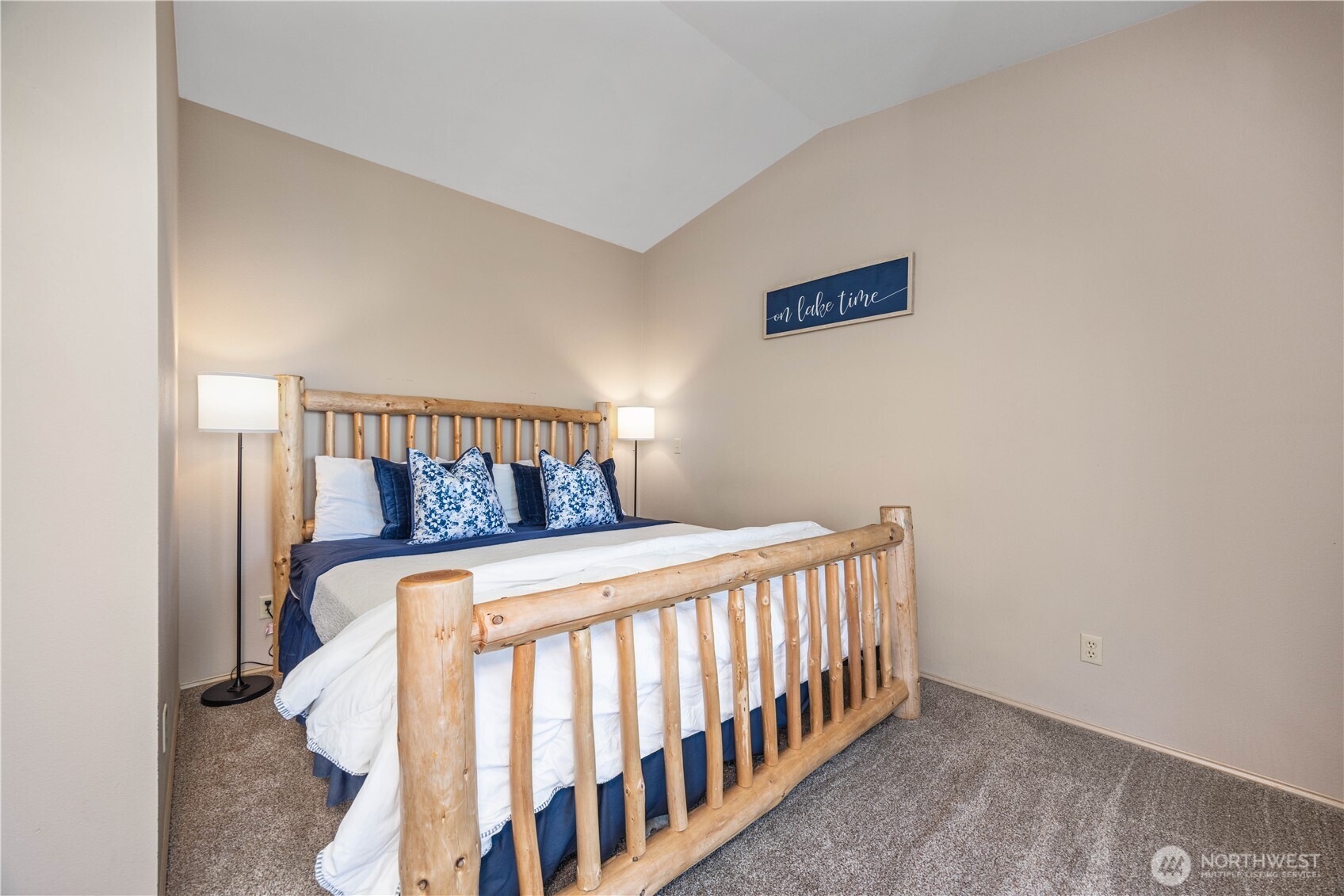 3150 South Lakeshore Road Chelan, WA 98816 - Photo 17 of 36 a bedroom with a bed and a table