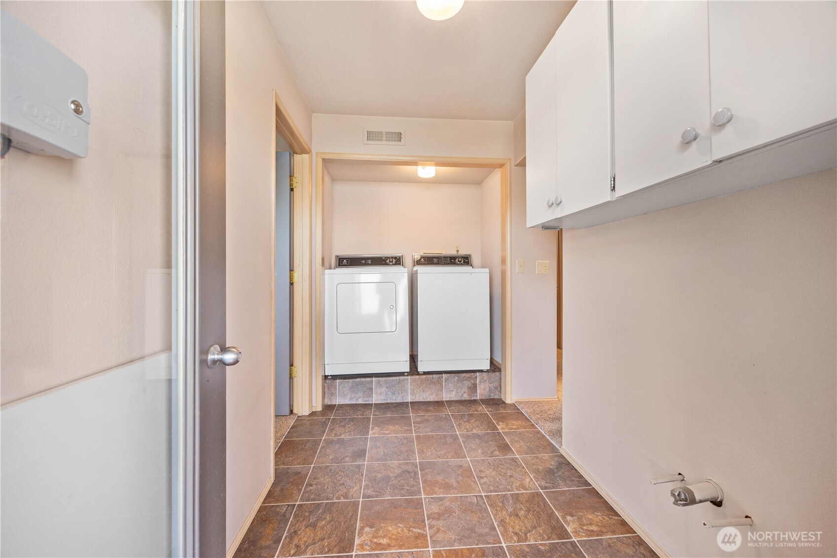 3150 South Lakeshore Road Chelan, WA 98816 - Photo 24 of 36 a view of a closet area with an empty room