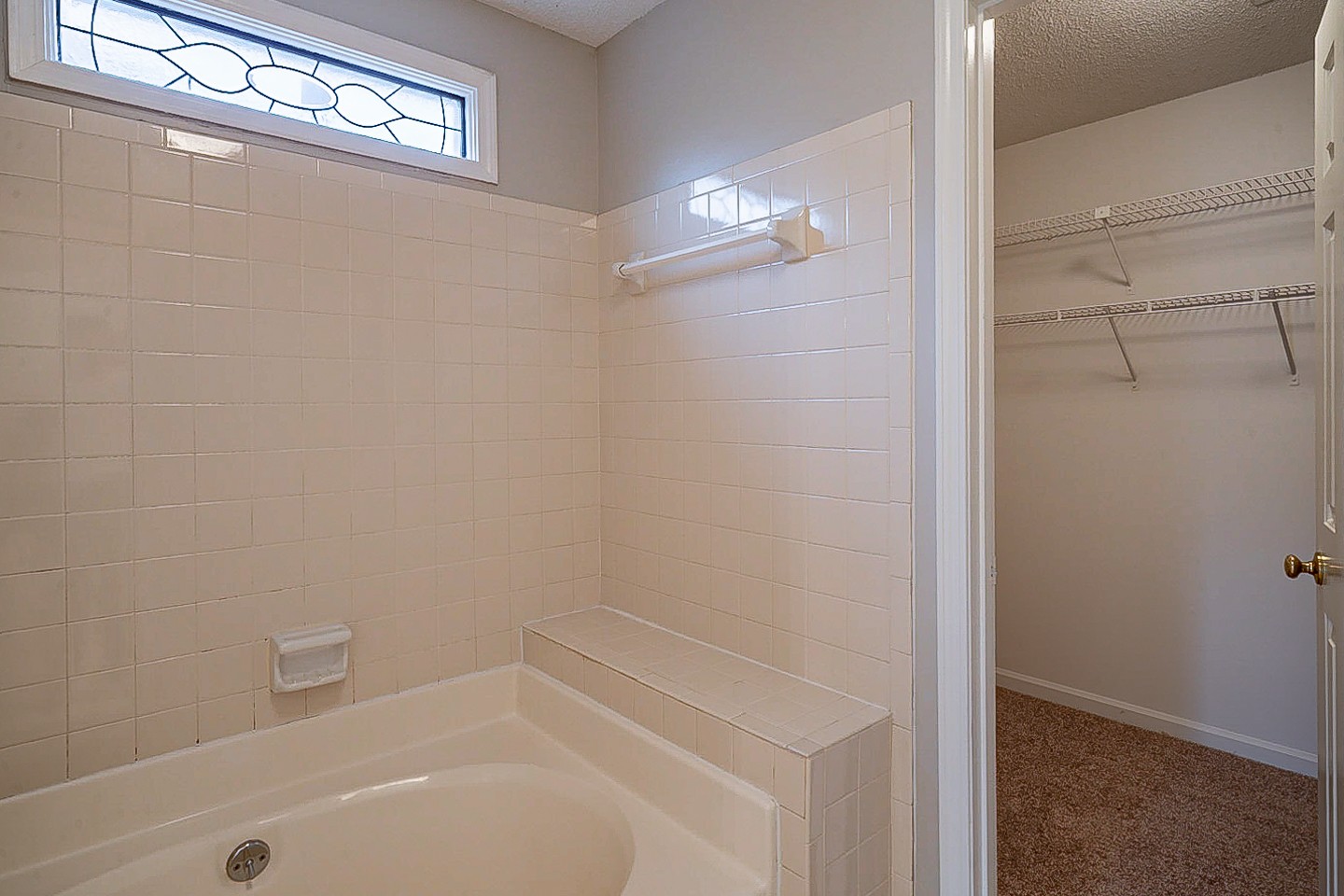 3433 Country Way Road Antioch, TN 37013 - Photo 16 of 29 a bathroom with a bathtub