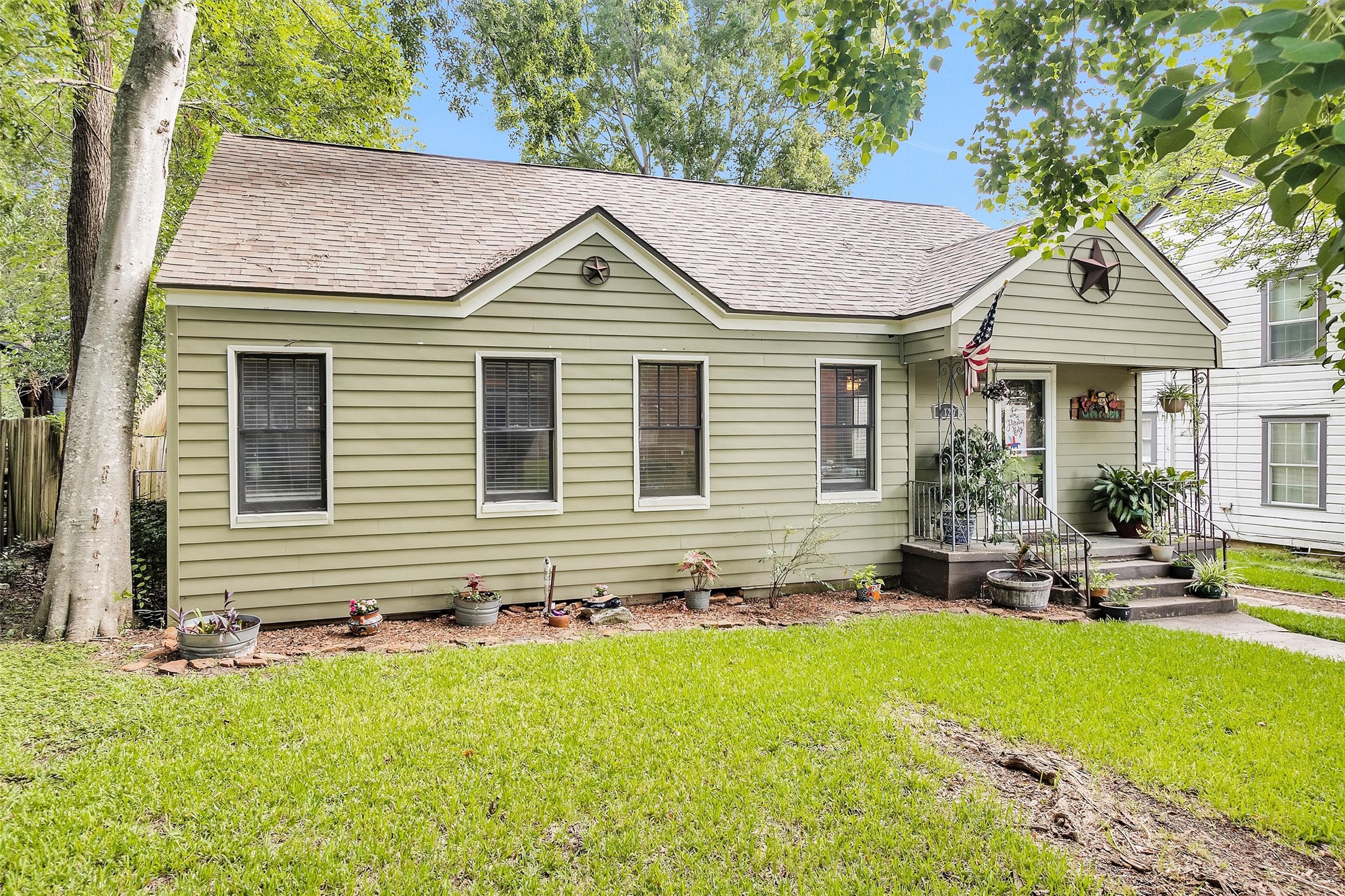 1720 18th Street Huntsville, TX 77340 - Photo 3 of 37 a view of a white house with a yard patio and a table and chairs