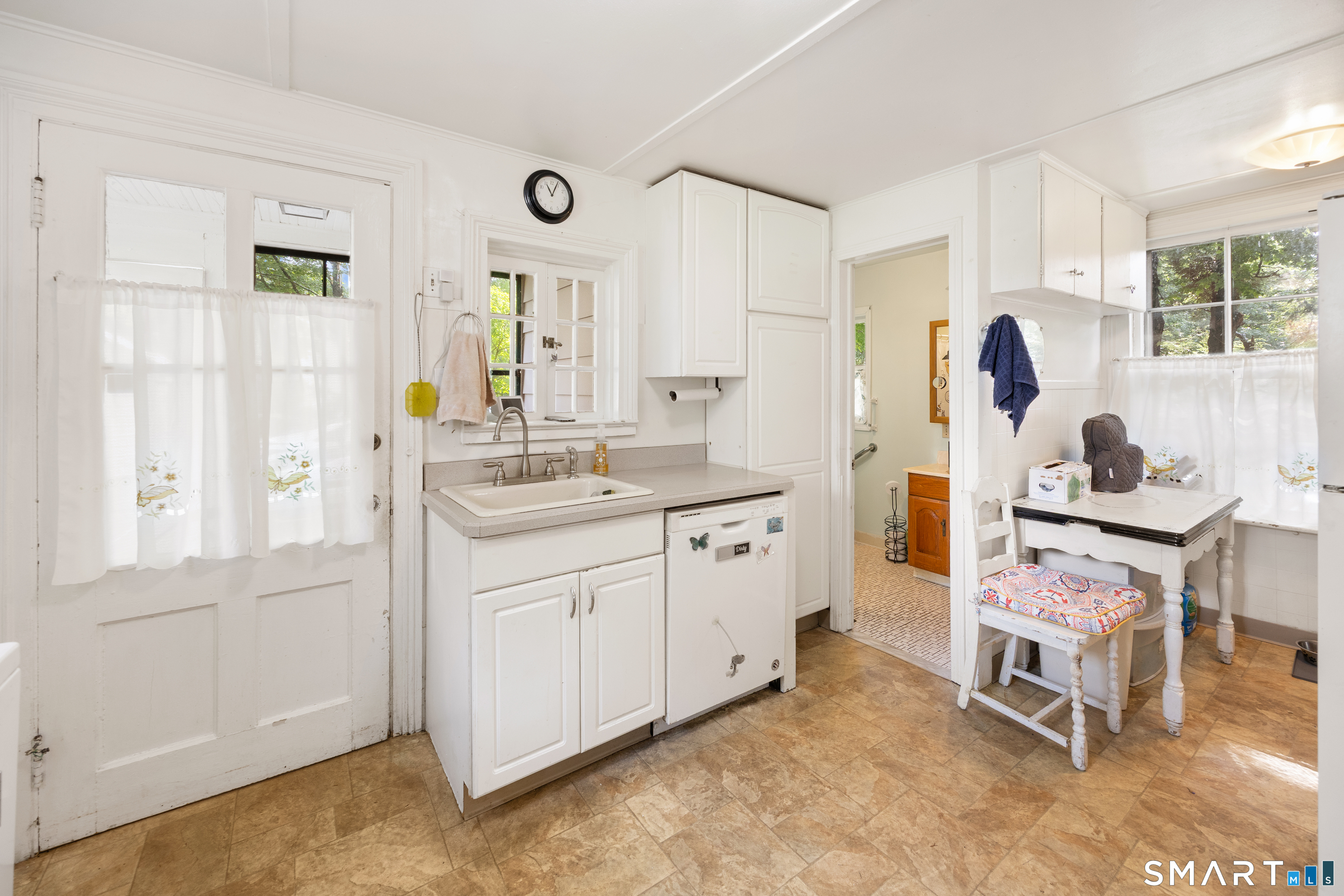 54 Litchfield Road Watertown, CT 06795 - Photo 8 of 27 Gallery Image 8
