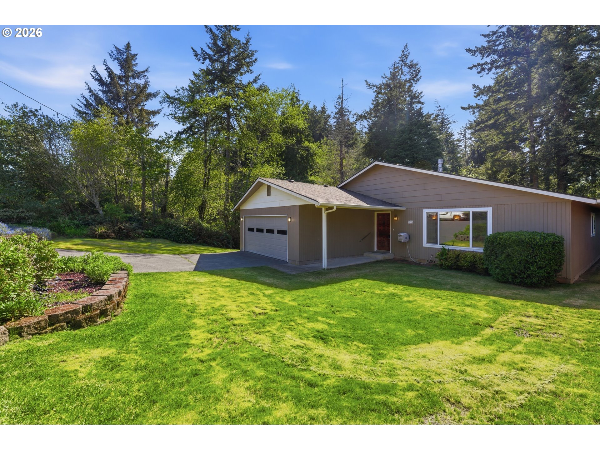 3570 Ash Street North Bend, OR 97459 - Photo 3 of 37