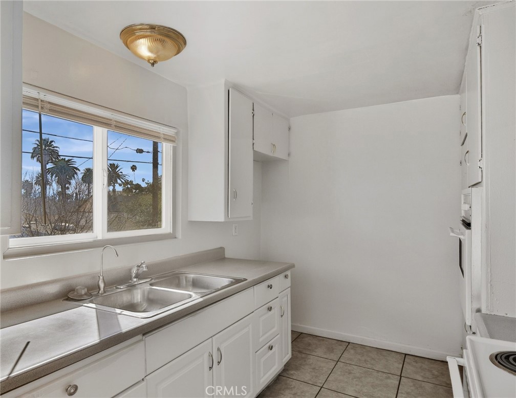 2032 West Linden Street Riverside, CA 92507 - Photo 57 of 66 a bathroom with a sink and a mirror