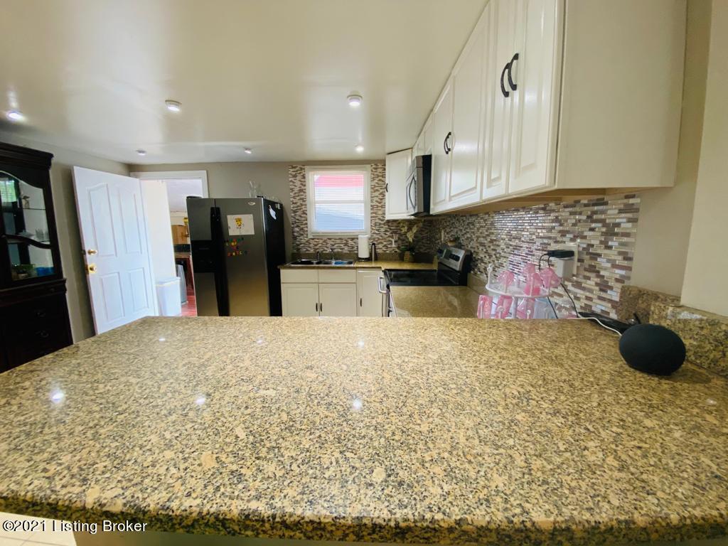 3324 Farnsley Road Louisville, KY 40216 - Photo 11 of 56 PHOTO-2021-05-07-16-59-01 - Copy (3)