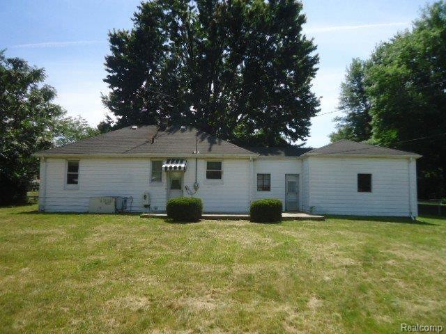 40362 Edison Lake Road Romulus, MI 48174 - Photo 4 of 9 DSC04121.JPG