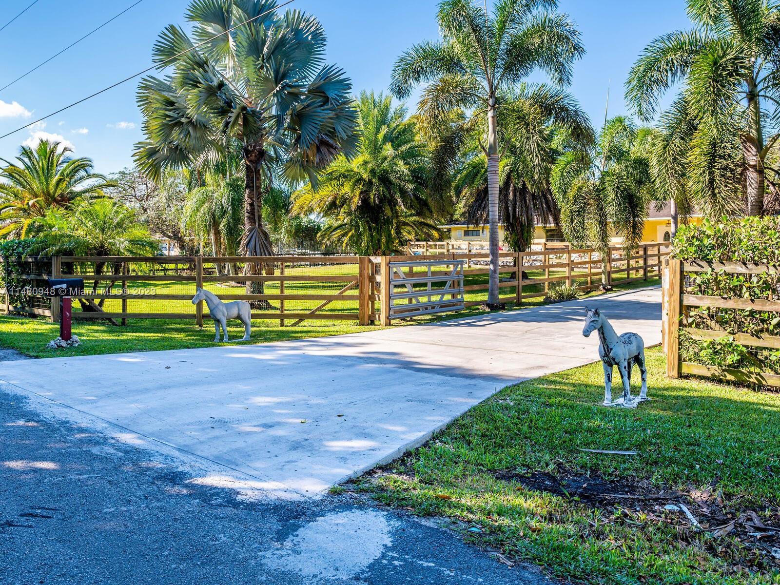 5821 Southwest 162nd Avenue Southwest Ranches, FL 33331 - Photo 6 of 92 Gallery Image 6