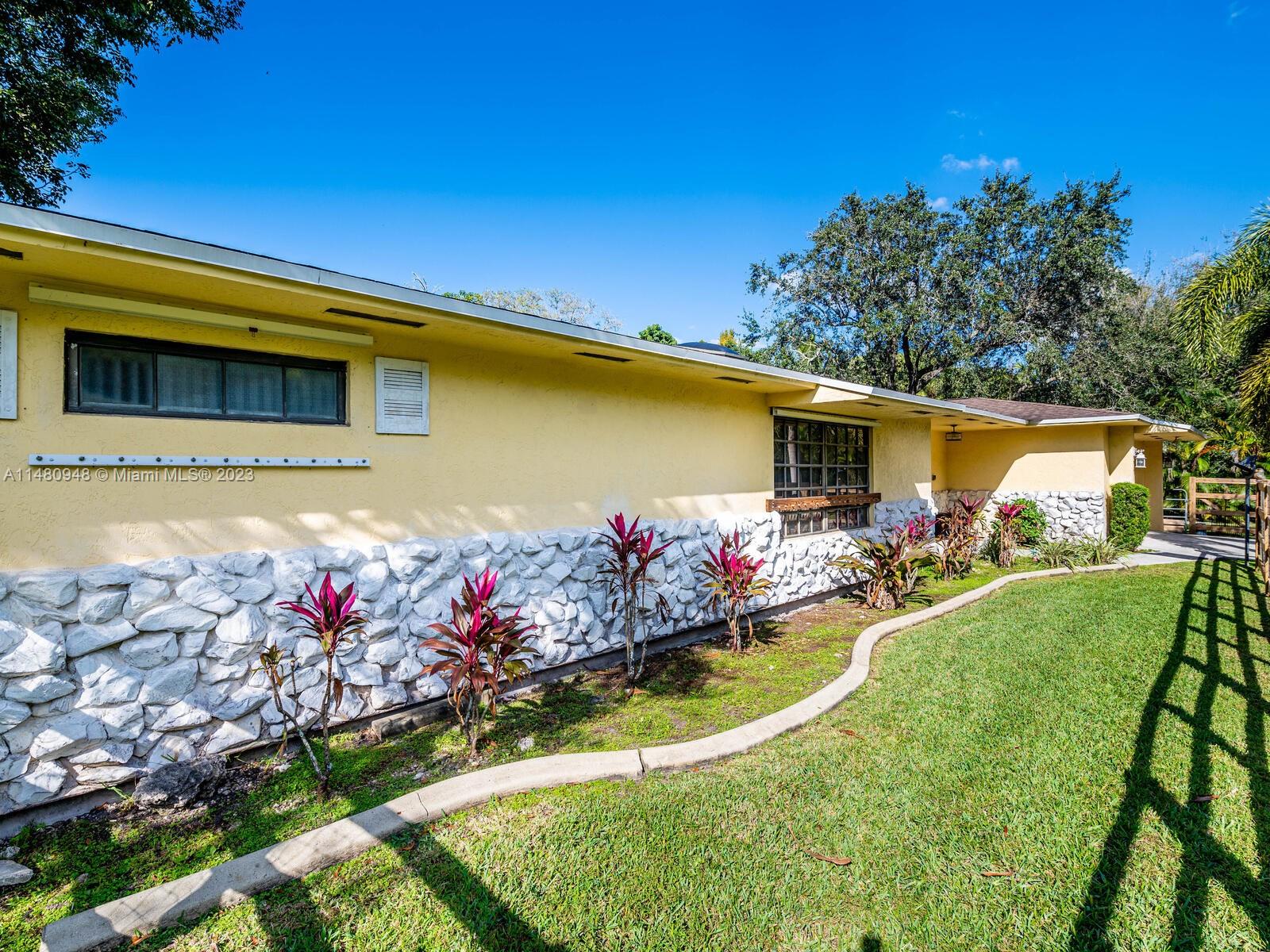 5821 Southwest 162nd Avenue Southwest Ranches, FL 33331 - Photo 8 of 92 Gallery Image 8
