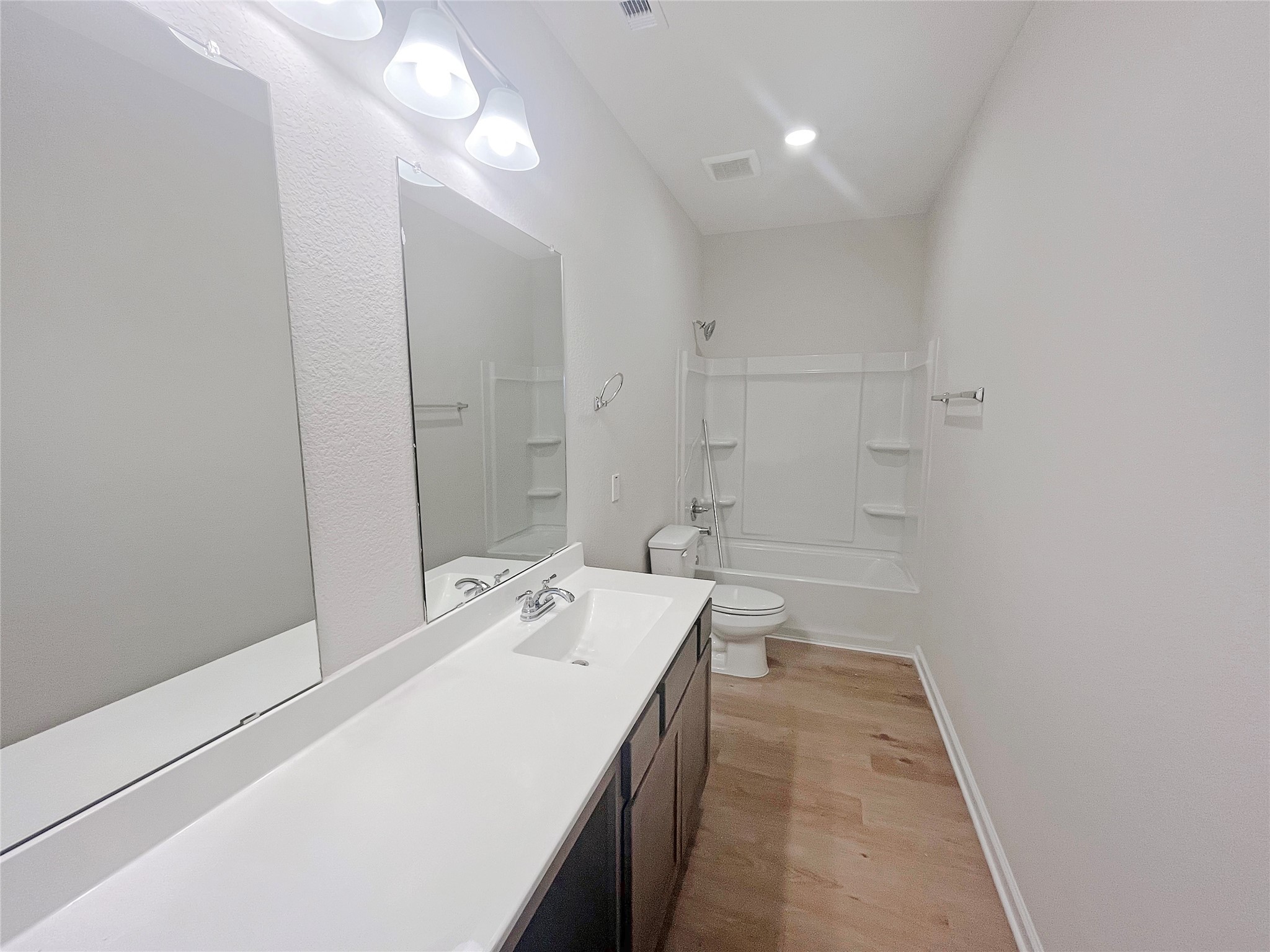 9749 Enclave Ridge Road Willis, TX 77318 - Photo 22 of 26 The Robin II- Hall Bath Upstairs