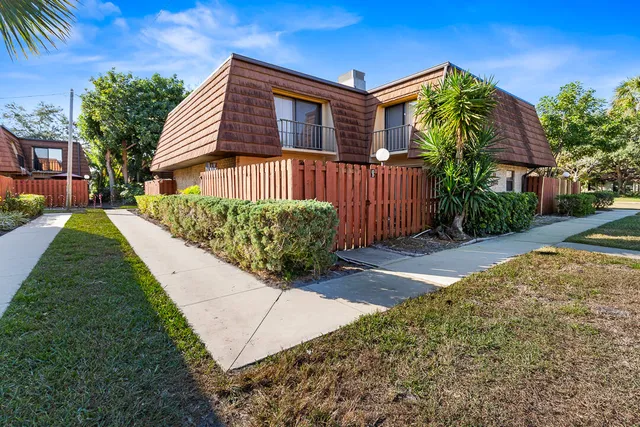 $159,000 | 1402 Nebraska Avenue, Unit 13, Fort Pierce, FL 34950