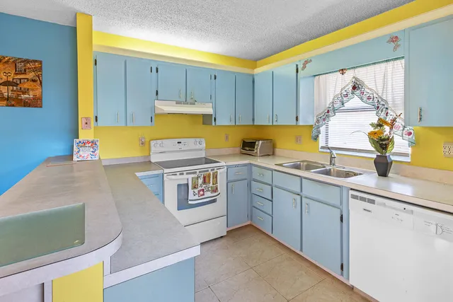 $159,000 | 1402 Nebraska Avenue, Unit 13, Fort Pierce, FL 34950