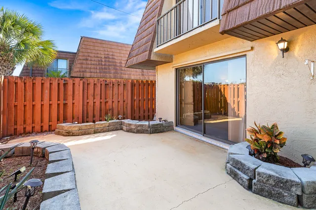 $159,000 | 1402 Nebraska Avenue, Unit 13, Fort Pierce, FL 34950