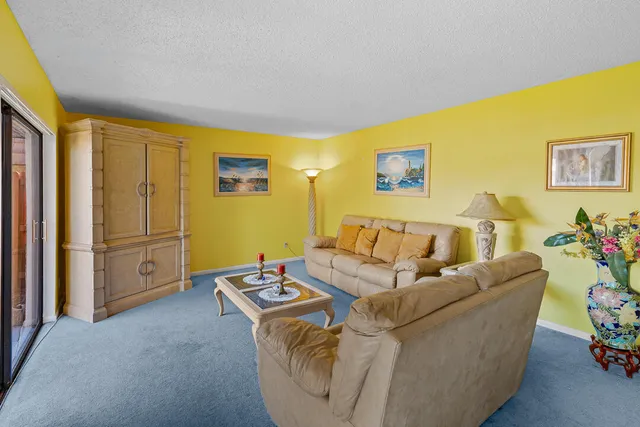 $159,000 | 1402 Nebraska Avenue, Unit 13, Fort Pierce, FL 34950