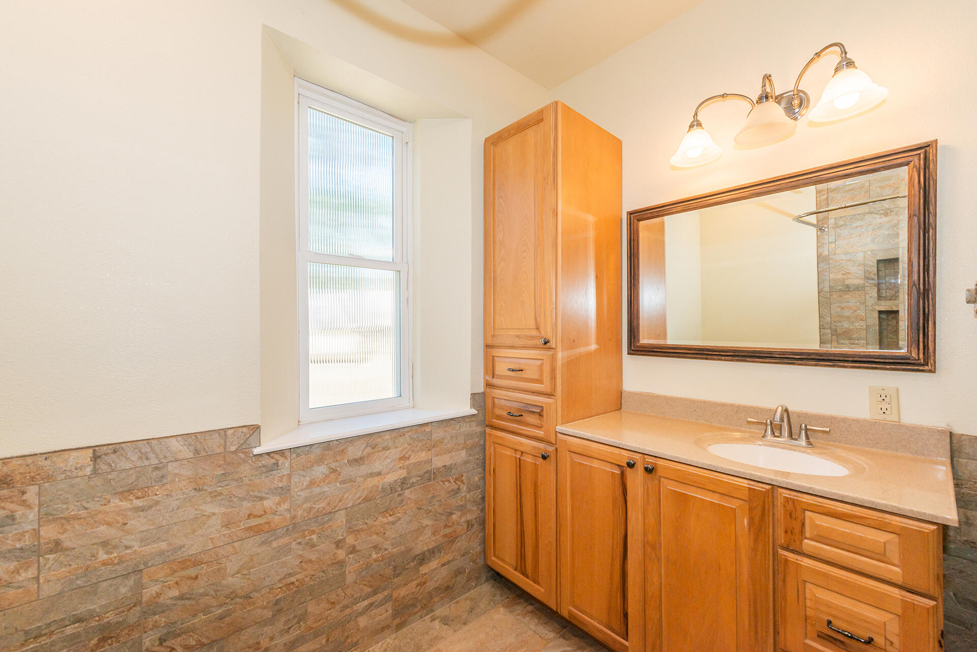 13575 Gas Point Road Igo, CA 96047 - Photo 29 of 59 Guest Bathroom