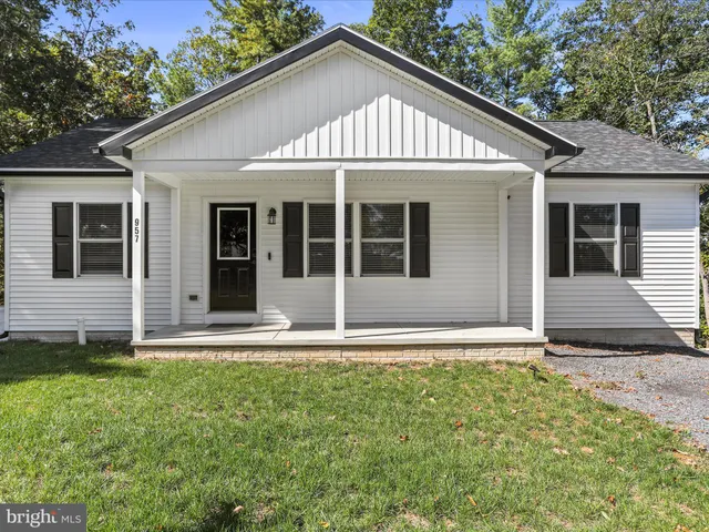 $330,000 | 957 Longview Drive, Berkeley Springs, WV 25411
