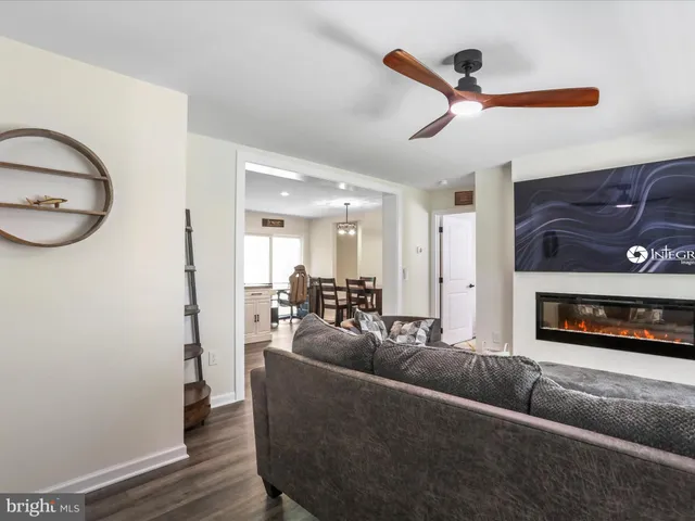 $330,000 | 957 Longview Drive, Berkeley Springs, WV 25411