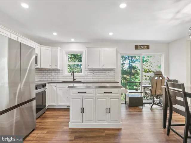 $330,000 | 957 Longview Drive, Berkeley Springs, WV 25411