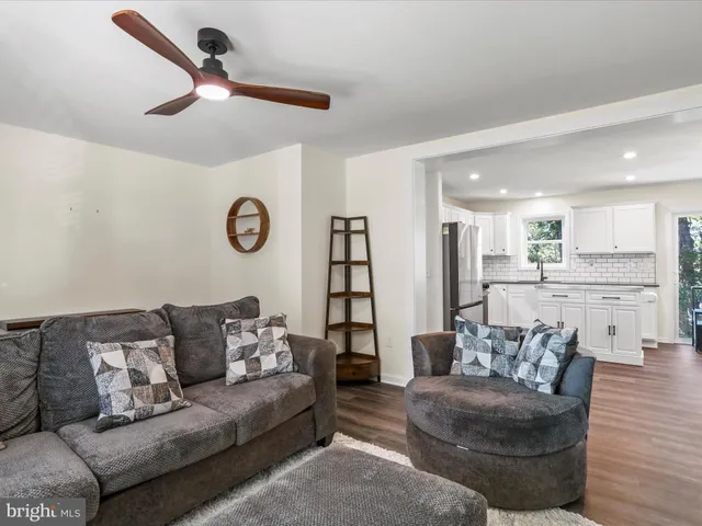 $330,000 | 957 Longview Drive, Berkeley Springs, WV 25411