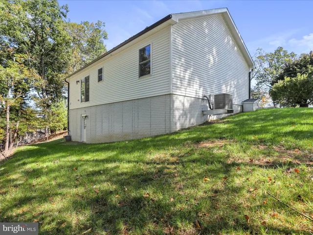 $330,000 | 957 Longview Drive, Berkeley Springs, WV 25411
