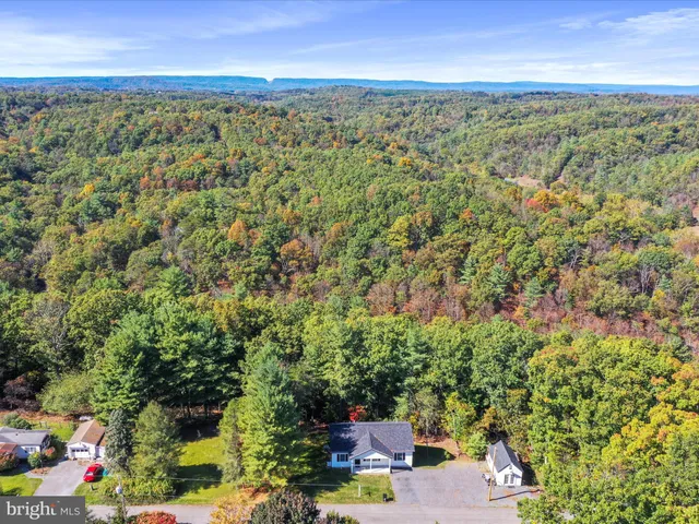 $330,000 | 957 Longview Drive, Berkeley Springs, WV 25411