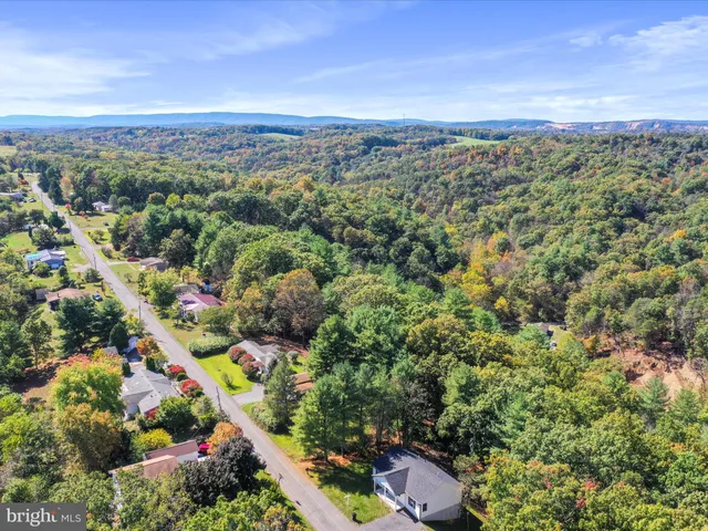 $330,000 | 957 Longview Drive, Berkeley Springs, WV 25411