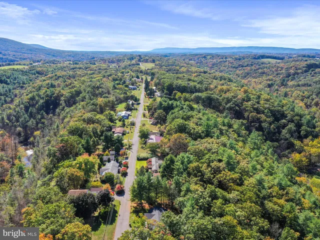 $330,000 | 957 Longview Drive, Berkeley Springs, WV 25411