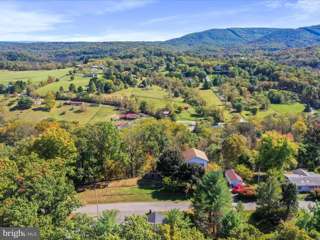 $330,000 | 957 Longview Drive, Berkeley Springs, WV 25411