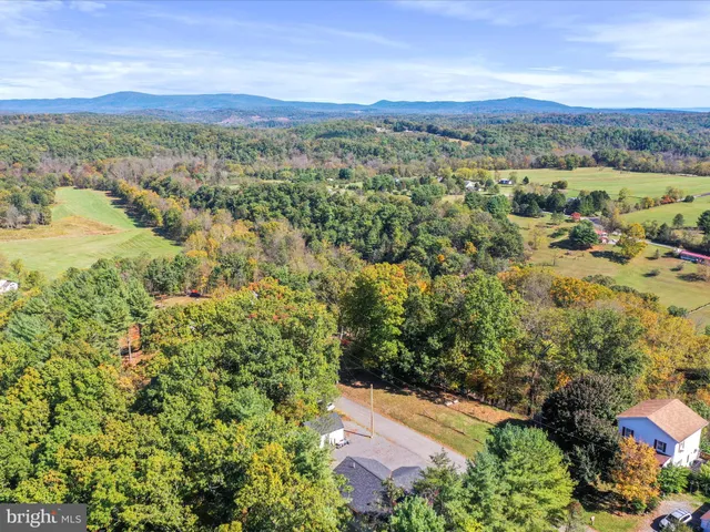 $330,000 | 957 Longview Drive, Berkeley Springs, WV 25411