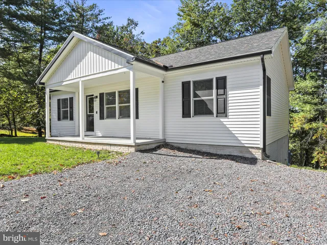 $330,000 | 957 Longview Drive, Berkeley Springs, WV 25411