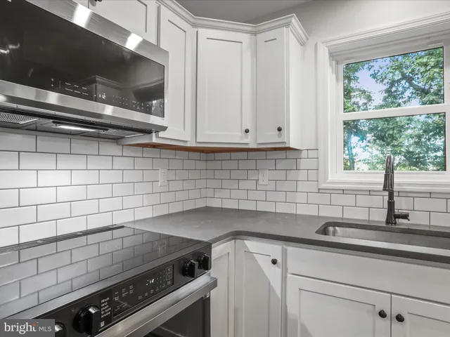 $330,000 | 957 Longview Drive, Berkeley Springs, WV 25411