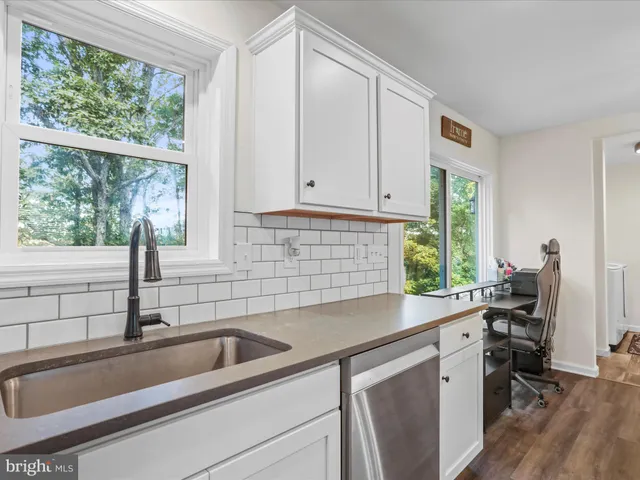 $330,000 | 957 Longview Drive, Berkeley Springs, WV 25411