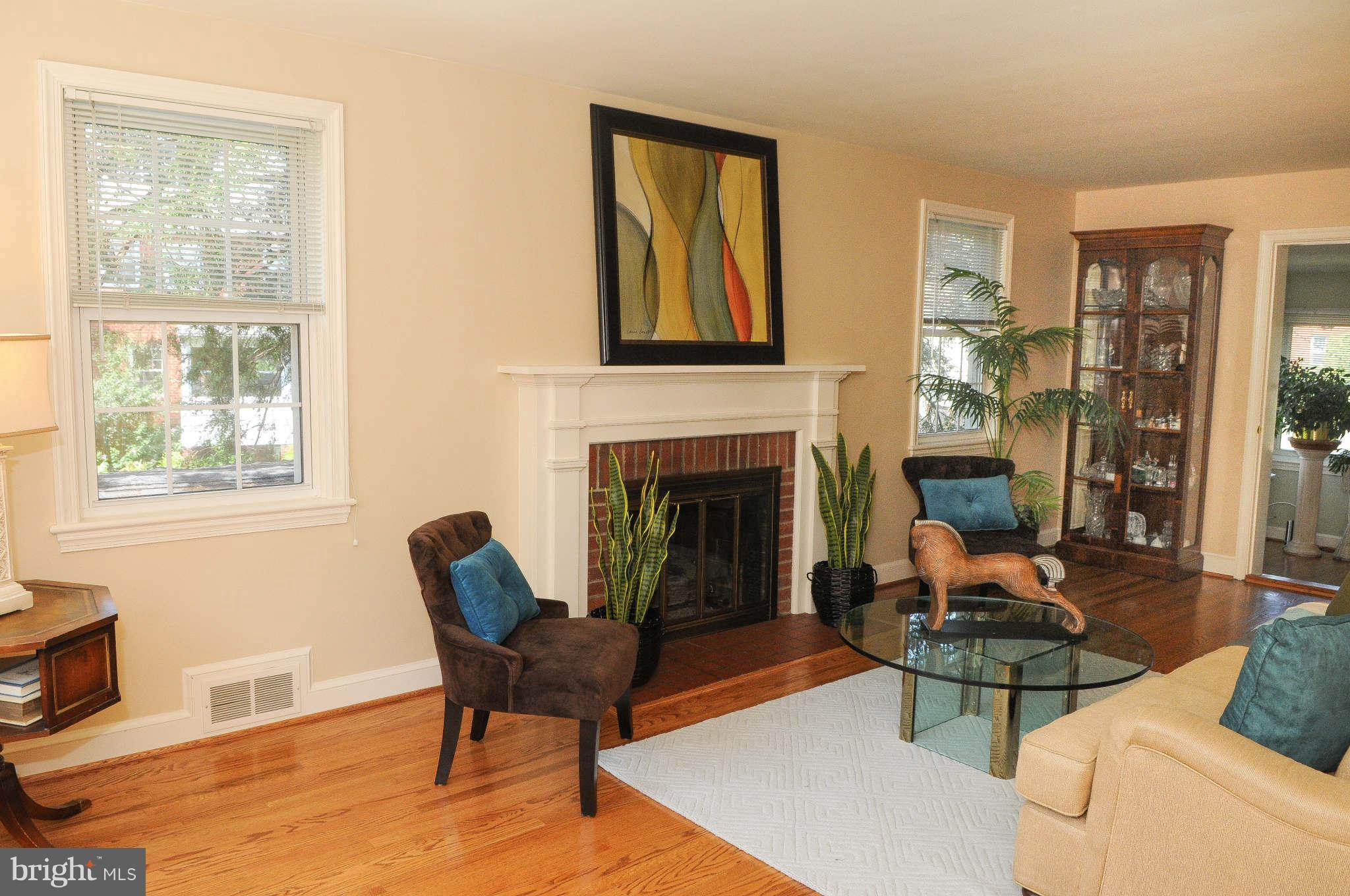 4971 Little Falls Road Arlington, VA 22207 - Photo 11 of 23 Living Room