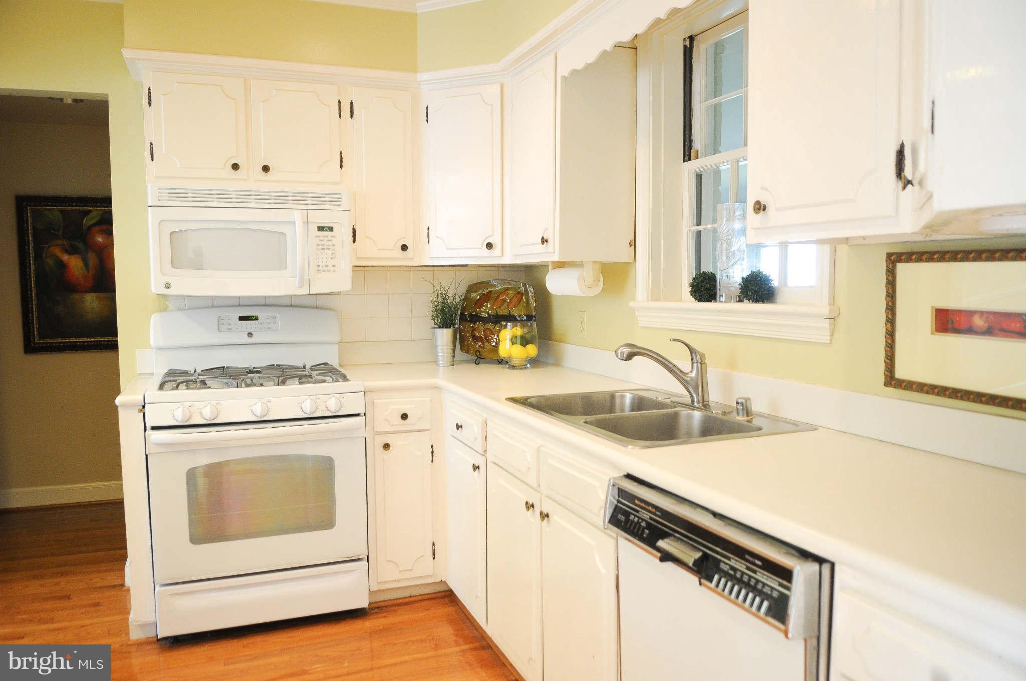 4971 Little Falls Road Arlington, VA 22207 - Photo 5 of 23 Kitchen