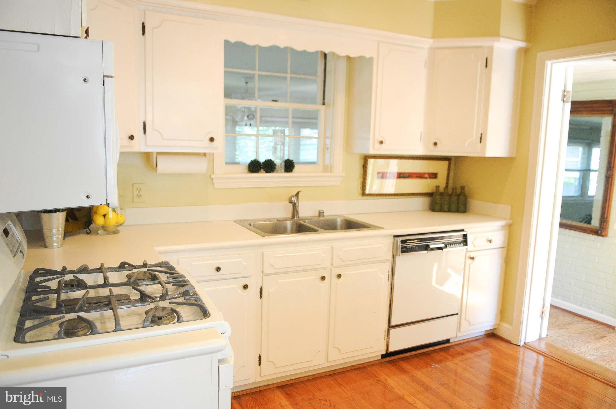 4971 Little Falls Road Arlington, VA 22207 - Photo 7 of 23 Kitchen