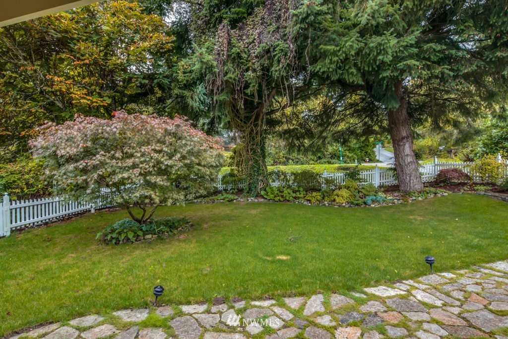 1906 Samish Way Bellingham, WA 98229 - Photo 2 of 25 Gallery Image 2