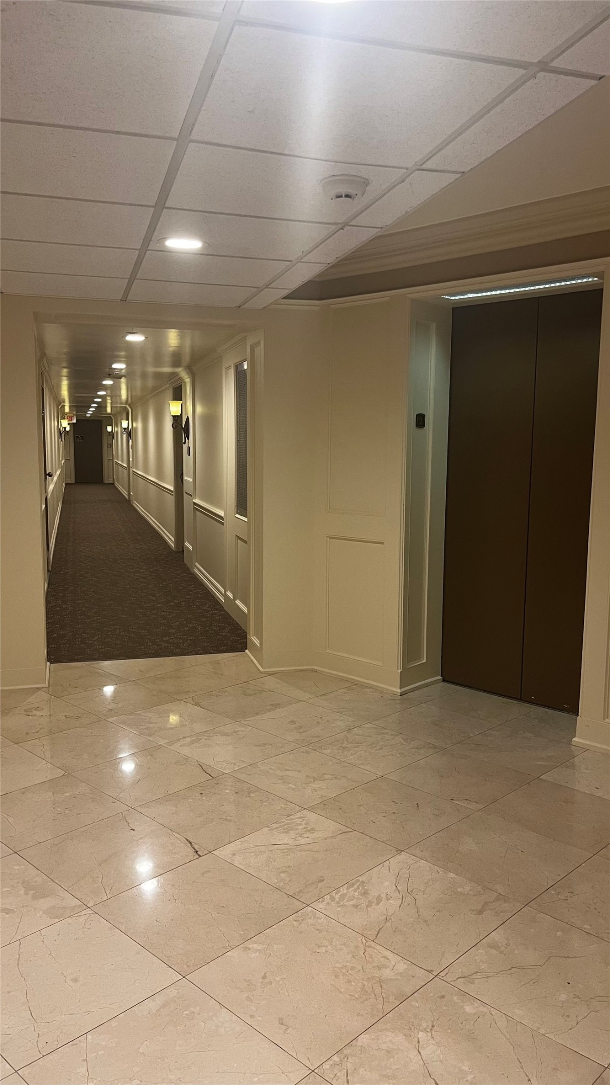 3525 Sage Road, Unit 201 Houston, TX 77056 - Photo 5 of 11 Just a short walk to the elevator