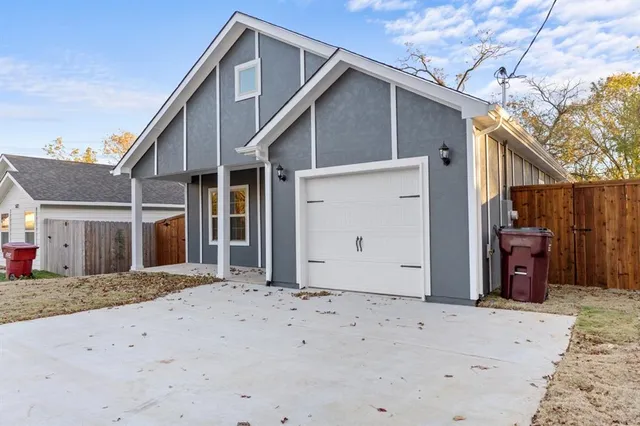 $299,999 | 520 East 5th Street, Bonham, TX 75418