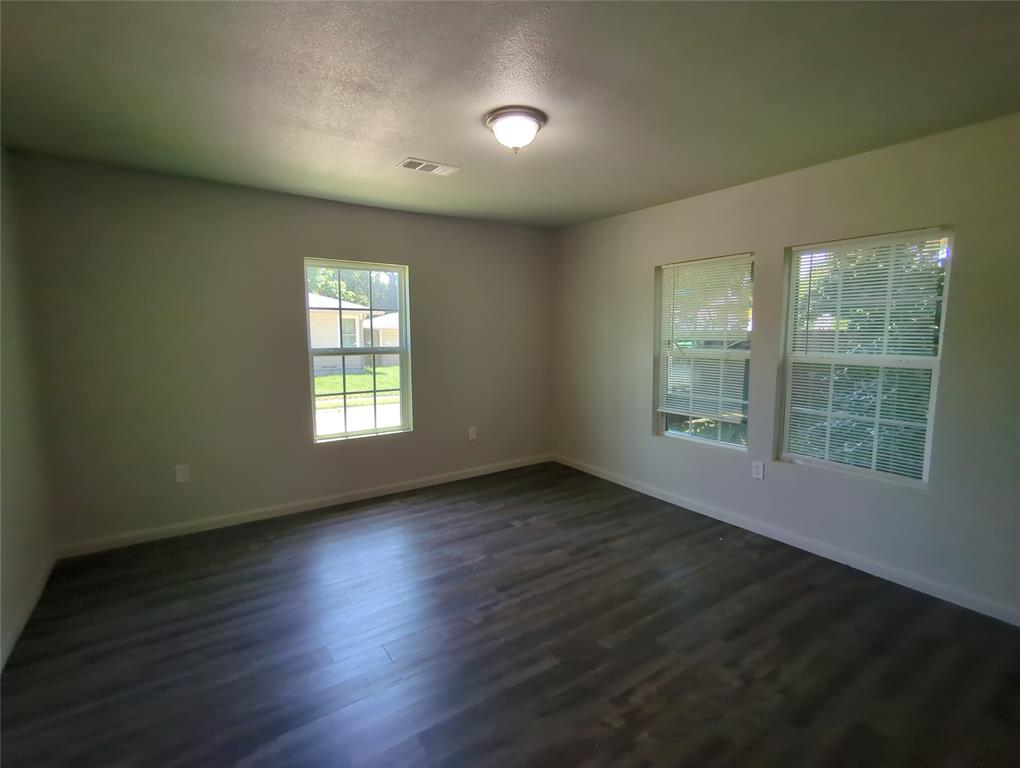 2503 Scott Street Dallas, TX 75215 - Photo 9 of 11