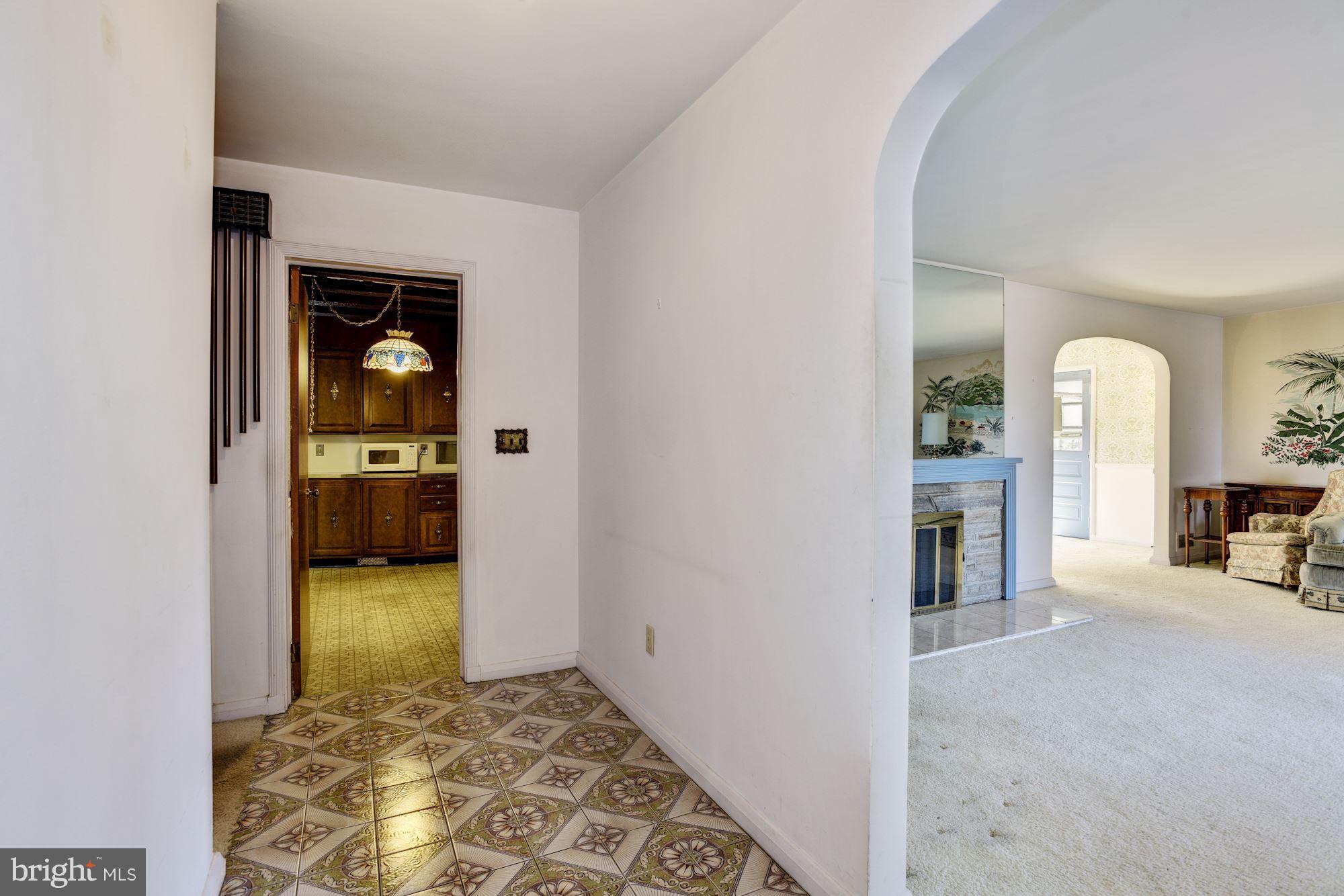627 Hillen Road Baltimore, MD 21286 - Photo 2 of 31 Foyer