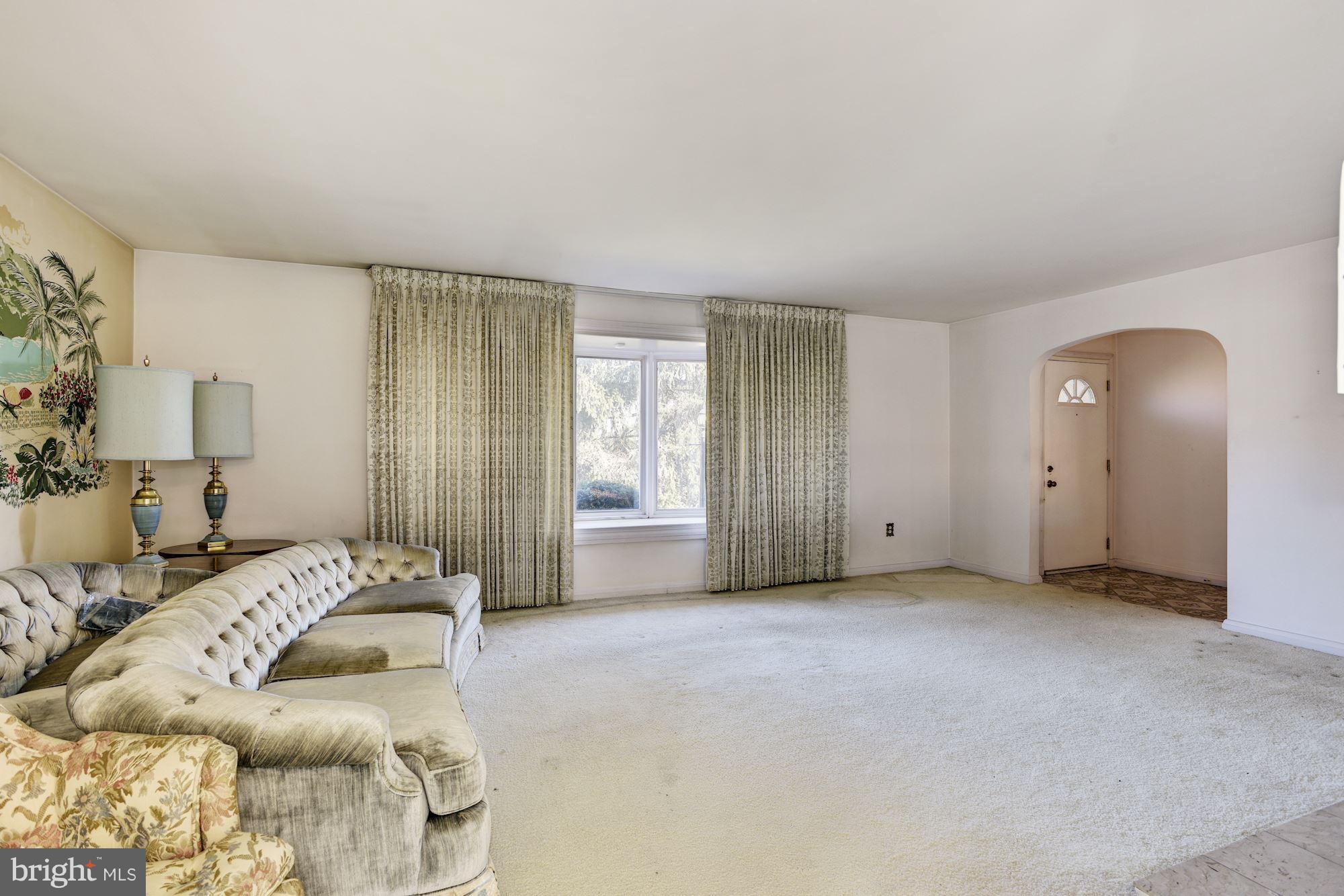 627 Hillen Road Baltimore, MD 21286 - Photo 5 of 31 Living Room