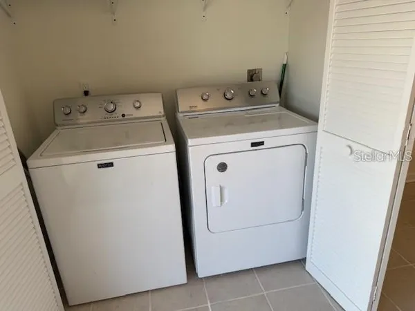 $1,950 | 6120 Country Club Way, Unit 207, Sarasota, FL 34243