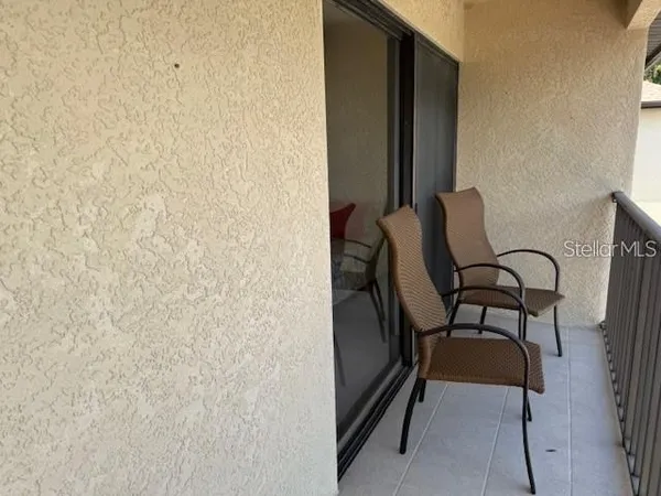 $1,950 | 6120 Country Club Way, Unit 207, Sarasota, FL 34243