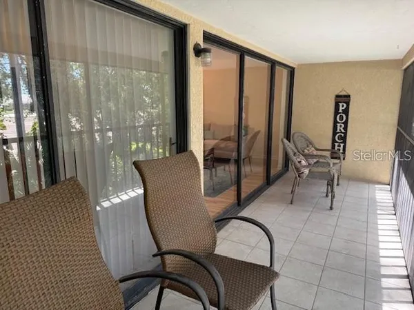 $1,950 | 6120 Country Club Way, Unit 207, Sarasota, FL 34243