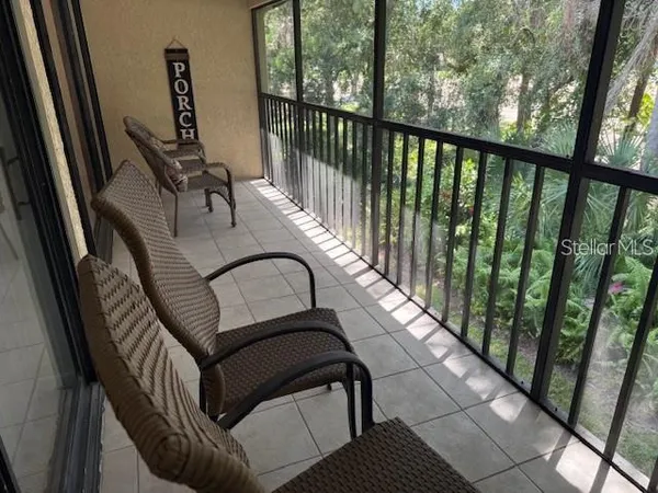 $1,950 | 6120 Country Club Way, Unit 207, Sarasota, FL 34243