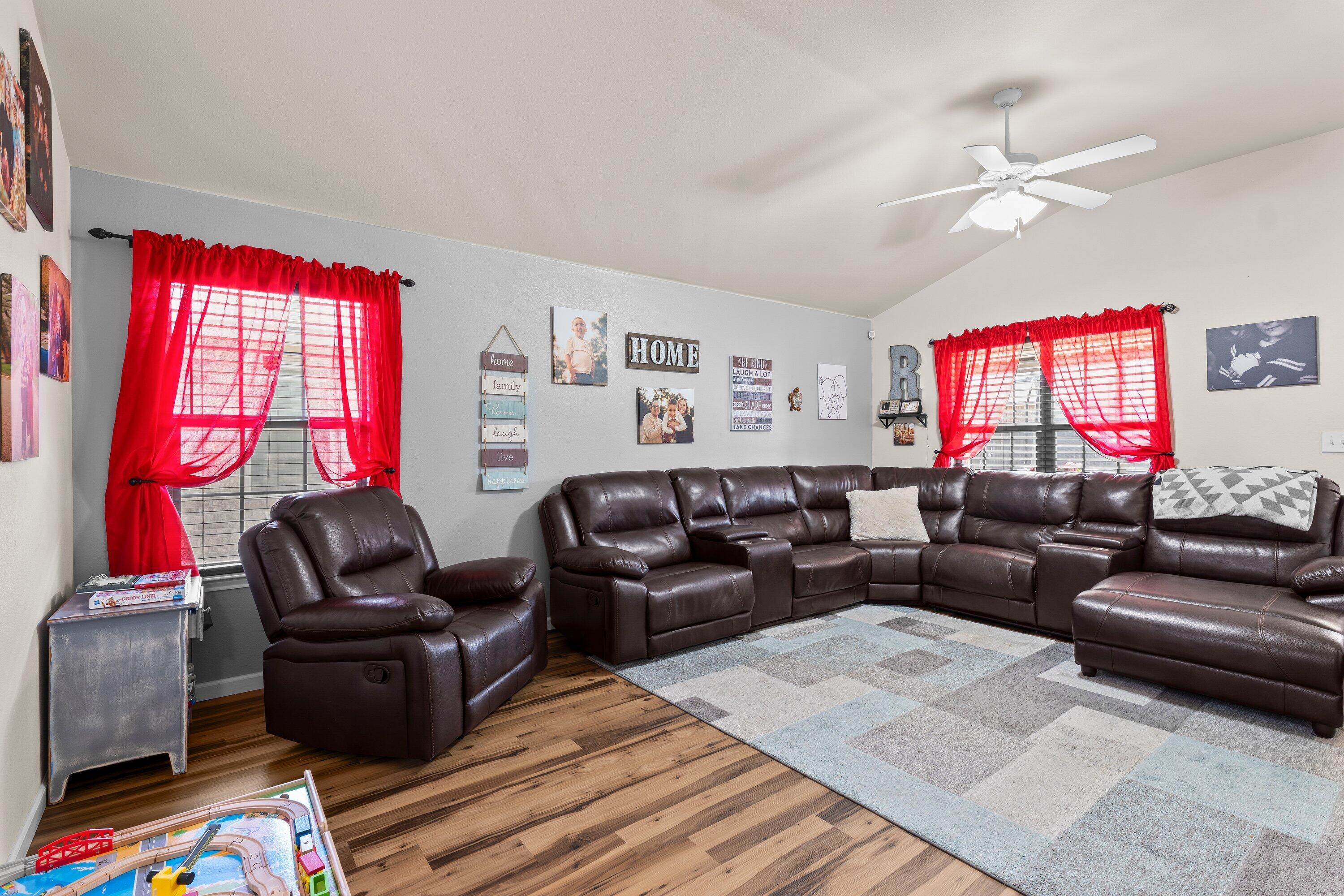 5607 108th Street Lubbock, TX 79424 - Photo 5 of 19 living room 2